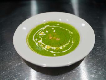 Creamy Broccoli & Chickpea Soup